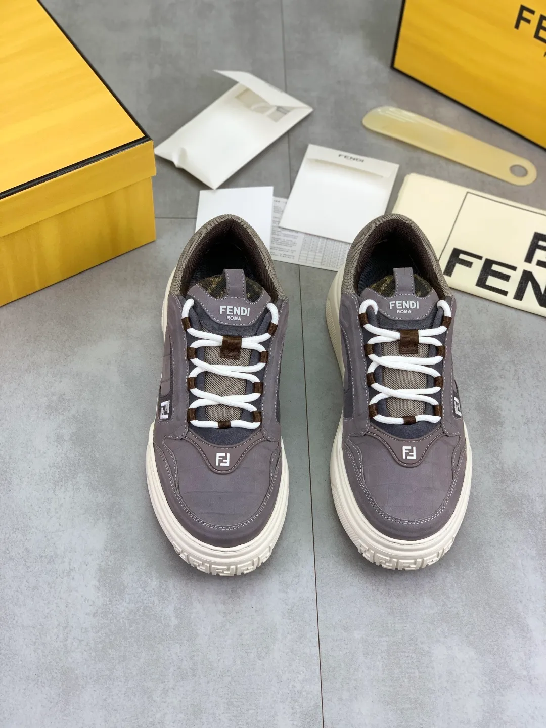 Men's Men's Shoes 💰P800 New Style 💰💎💎💎Summer Hot Style [FENDI Fendi] Top Version 🆕New slip-on sneakers, wavy soles engraved with original words. Embossed Fendi Flow lettering on the heel. The upper is made of high-end calfskin and breathable materials. Original lining with tone-on-tone details decorated with innovative handcrafting techniques. Ultra-light and wear-resistant TPU and IP foam soles, overall lightweight and comfortable. Size:39-44 (38 45 can be customized)